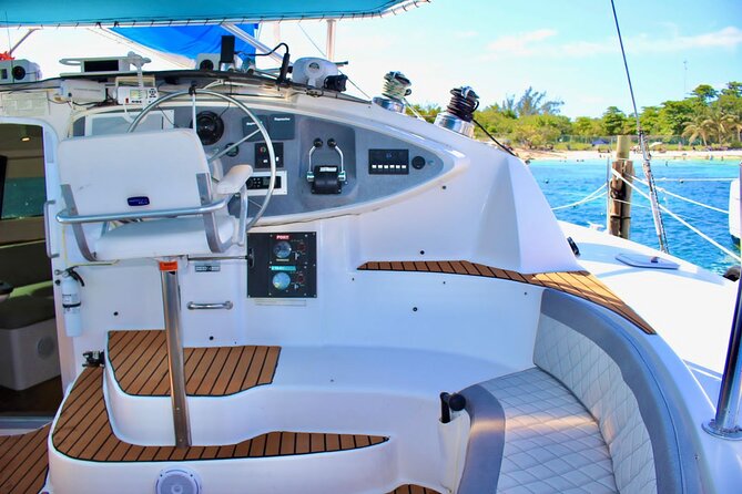 4hrs / 46ft Catamaran Private Charter From Cancun to Isla Mujeres - Crew energy and family-friendly attention on deck