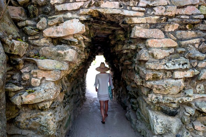 Akumal paradise tour Swimming with Turtles & ancient Tulum Ruins. Lunch included - Should you book Akumal turtle snorkeling and Tulum with lunch?
