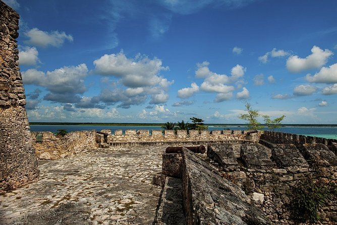 Bacalar Tour From Cancun & Playa del Carmen - Boat trip through Bacalar: the best time to watch the blues