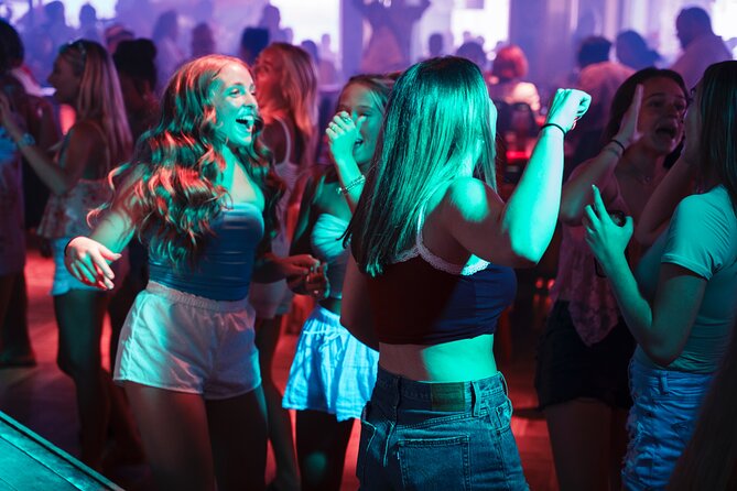 Bar Crawl Madness Tour in Cancun - Open Bar Timing: 9:30 PM to 3:30 AM