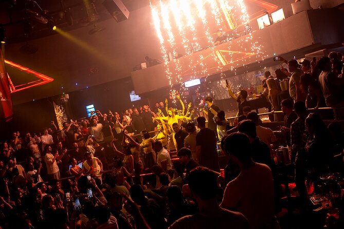 Bar Crawl Madness Tour in Cancun - What Makes the Host Team Matter (Dorox Energy)