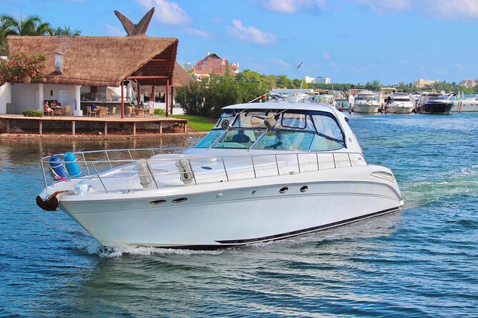 Beautiful SUNDANCER 60ft Private yacht / 18PAX 25P15 - The crew and captain: safety first, service on time
