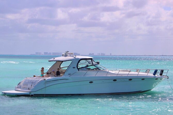Beautiful SUNDANCER 60ft Private yacht / 18PAX 25P15 - Getting on board: the meeting point and keeping the day smooth