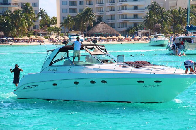 Beautiful Yacht SeaRay 48ft / 15PAX 25P16 - The crew can make or break a private yacht day