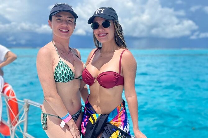 Best Catamaran Isla Mujeres tour with Open bar, lunch, snorkel - Getting to Marina Sailaway and Marina Albatros without stress