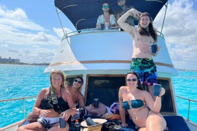 Boating Experience in Cancun Bay. All inclusive. - Getting on the water: meeting point and timing on the Zona Hotelera