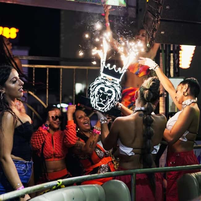 Cancun: 24 K Club Open Bar and Table incluided - What you actually get: table section, skip-the-line entry, and unlimited drinks