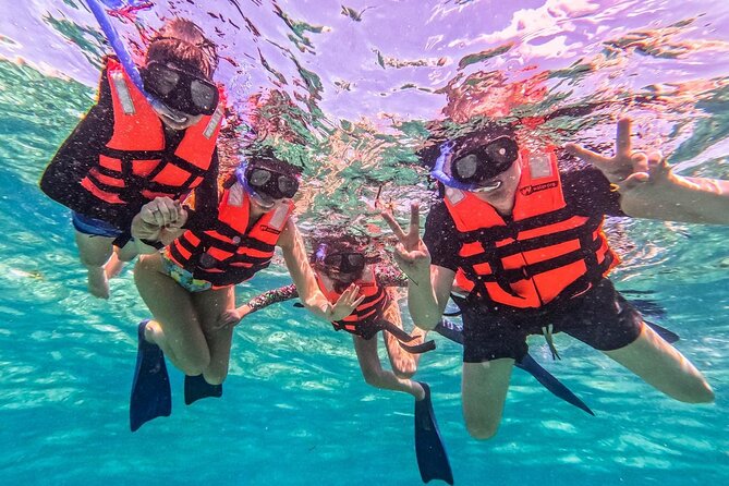 Cancun : All Inclusive Catamaran Tour to Isla Mujeres - The crew and the entertainment factor (Andy is a big theme)