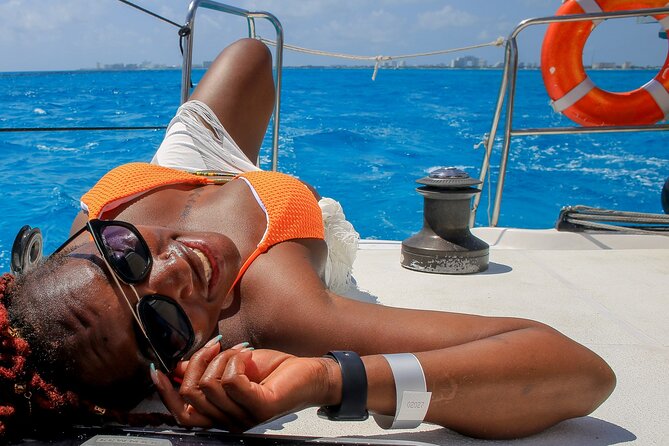 Cancun Catamaran: Sail to Isla Mujeres + Buffet & Drinks - The beach-club lunch: why the meal is a highlight, not an afterthought