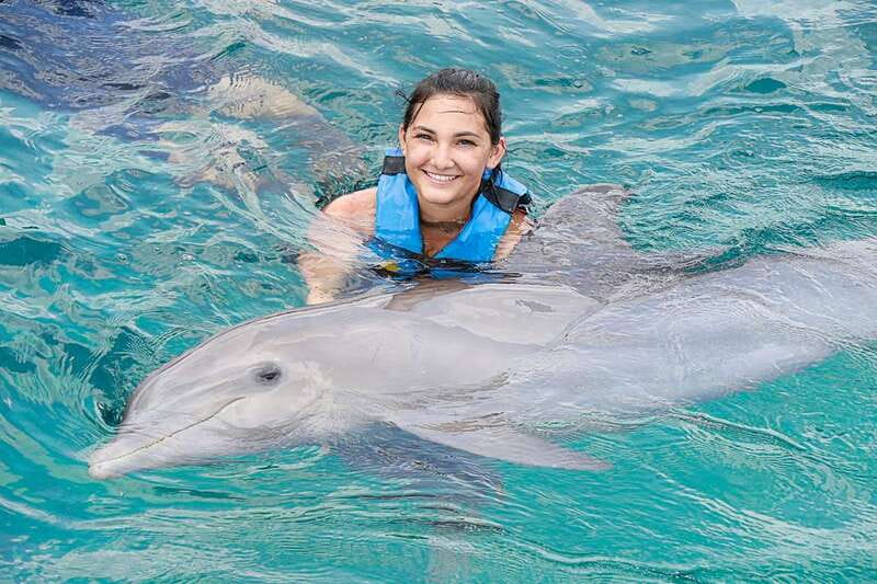 Cancún: Dolphin Encounter on Isla Mujeres with Buffet - The Lunch-and-Pool Half of the Day