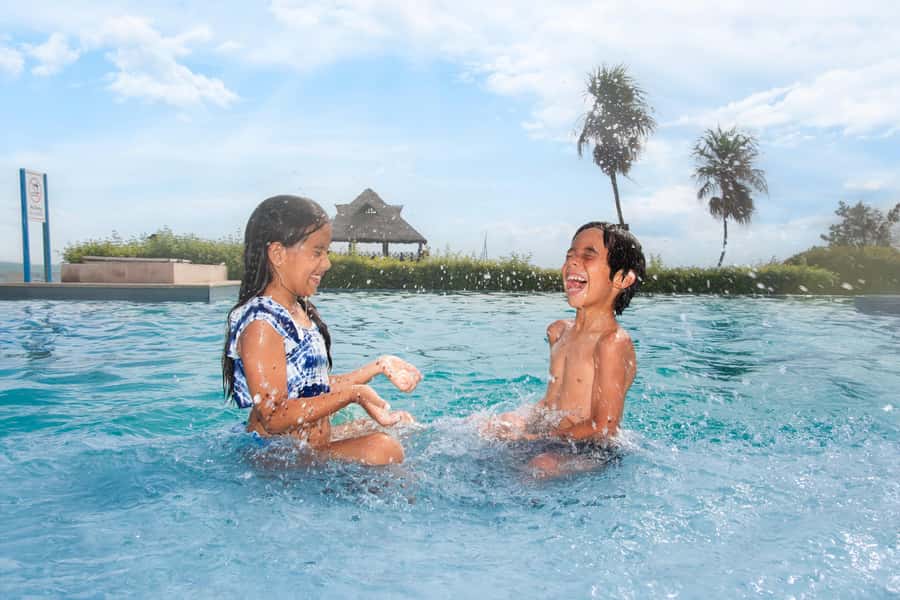 CANCUN: Dolphin Swim Adventure with buffet and soft drinks - Who should book this swim, and who should skip it