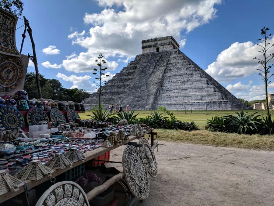 Cancun: Exclusive sunrise at Chichen Itza, expert tour guide - Why an exclusive sunrise at Chichén Itzá really changes the day