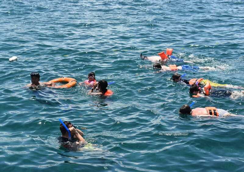 Cancun: Isla Mujeres Only Adults Catamaran, drinks & snorkel - Isla Mujeres: what Playa Norte lunch feels like, and how to use your free time