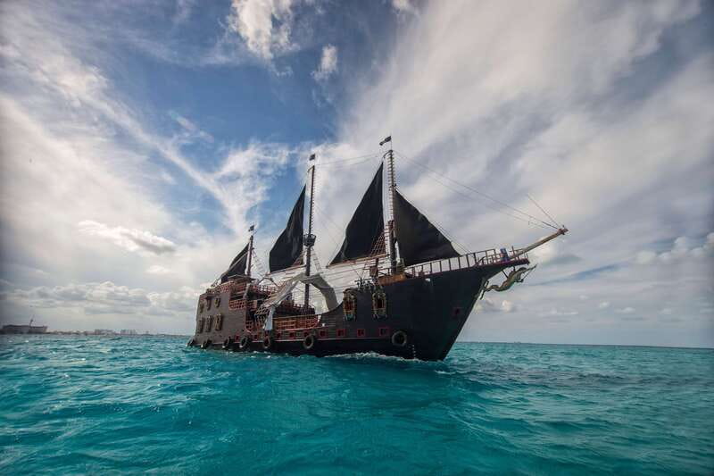 Cancún: Jolly Roger Pirate Dinner Cruise 2025 - The Authentic Santa Maria Galleon Experience