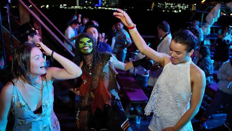 Cancún: Jolly Roger Pirate Dinner Cruise 2025 - The Pirate Show: Acrobats, Fireworks, and Real Steel Weapons