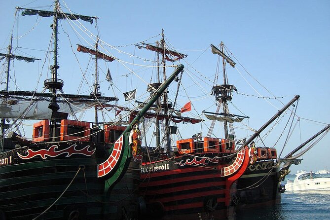 Cancun Pirate Ship Adventure : Dinner & Show at Sea 2 for 1 Deal - Language Reality: English And Spanish On The Same Deck