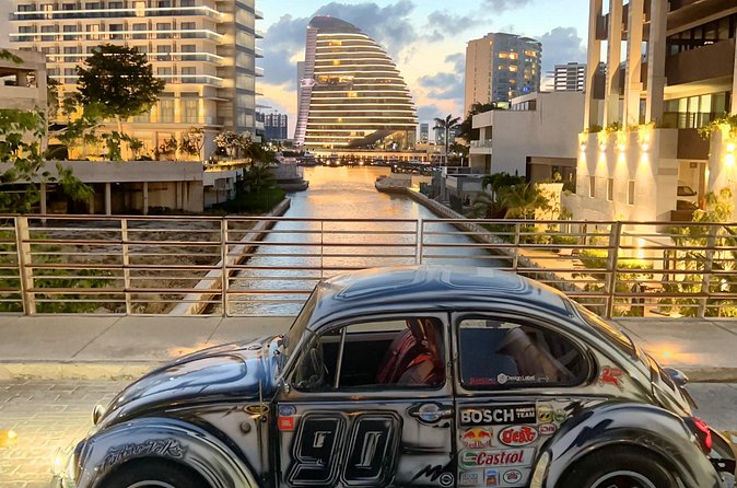Cancun Private Tour @night-Food, Culture&History(VW Beetle/Audi) - Stop 3 in the Zona Hotelera: Tacos al Pastor and Night Atmosphere