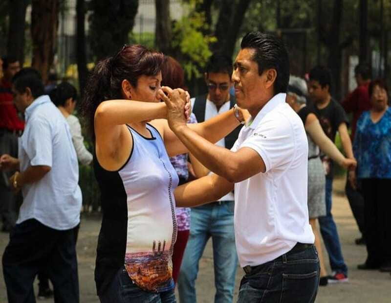 Cancun: Salsa/Bachata Group Class - Outdoor Setup in Cancun: Sunny and Breezy, So Plan Like You’re Going to Practice