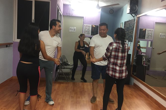 Cancun Salsa or Bachata Dance lesson from Cancun Playa del Carmen Riviera Maya - Meeting in the Hotel Zone: location and getting there