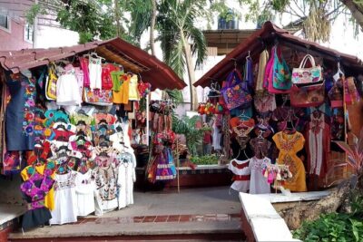 Cancun Shopping Private Guided Tour & City Sightseeing - Mercado 28: souvenirs, handicrafts, and the best kind of chaos