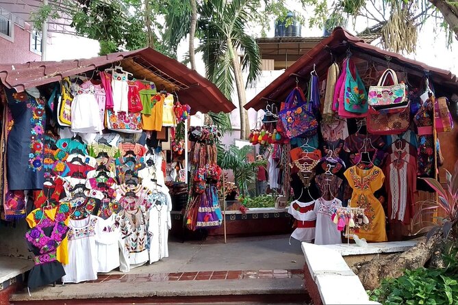 Cancun Shopping Private Guided Tour & City Sightseeing - Mercado 28: souvenirs, handicrafts, and the best kind of chaos