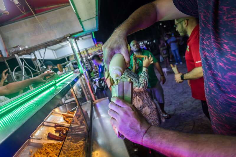 Cancún: Taco & Local Beer Tasting Tour with transportation - The mariachi night venue, dancing, and churros at the end