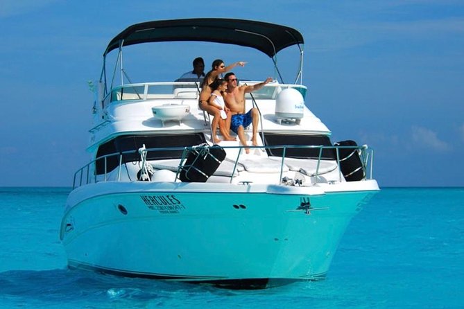 Cancún Yacht Rental SeaRay 46ft 25P13 - Getting on board at Krudo Raw Bar & Grill: what to expect