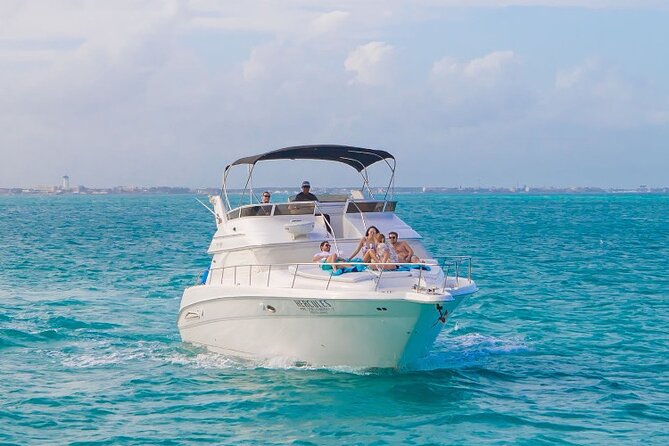 Cancún Yacht Rental SeaRay 46ft 25P13 - Swimming and the clear-water moments that make it worth it