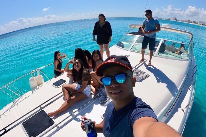 Cancun yachts rental BEATIFUL YACHT 46FT, 15 PAX MAX 25P6 - Cruise Over Cancun Waters: The Part You Can’t Rush