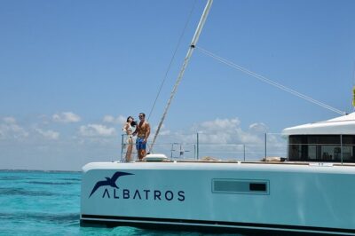 Catamaran Albatros Platinum & Beach club & Open bar & Isla Mujeres - Stop one: El Meco reef snorkeling and what to expect