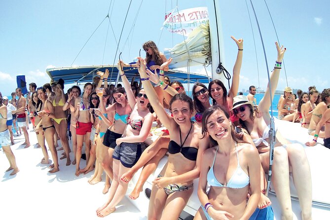 Catamaran and snorkel in isla mujeres - Crew matters: why people remember the service