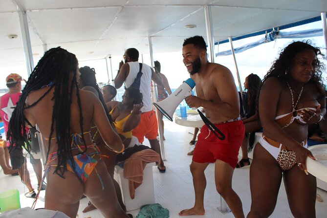 Catamaran Party Boat Cancun - Music and Crowd Reality: Fun, Latin Beats, and Mixed Expectations