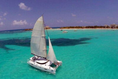 Catamaran party Isla Mujeres with drinks & lunch - Getting from Cancun/Playa del Carmen to the Water