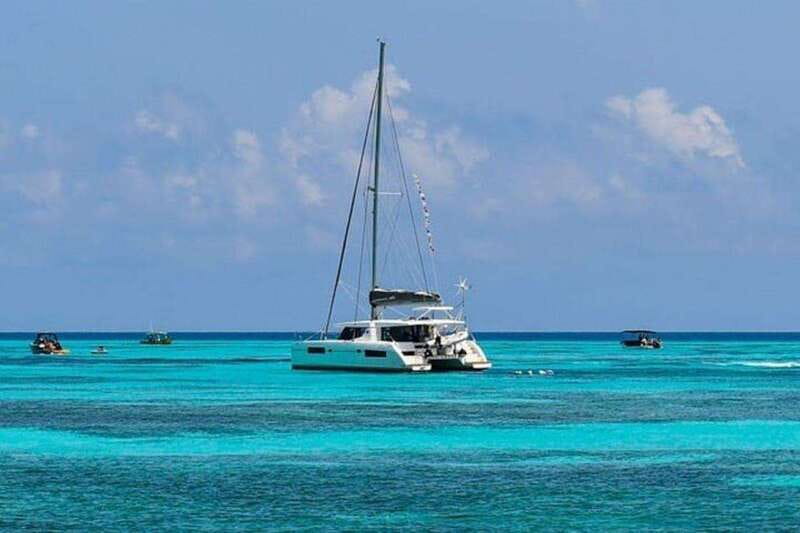 Catamaran party Isla Mujeres with drinks & lunch - Isla Mujeres Stop: Playa Norte Beach Club and Buffet Lunch