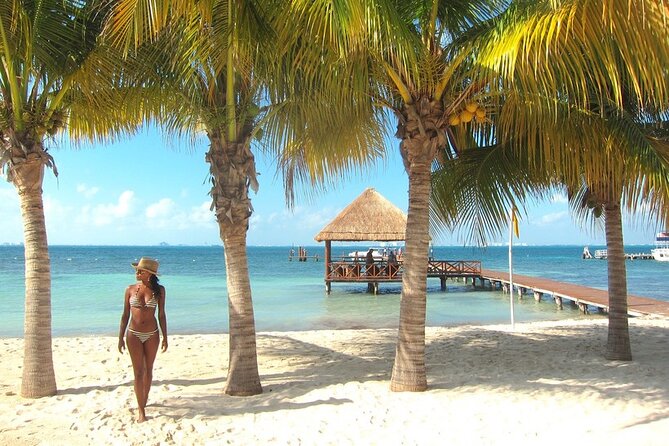 Catamaran to Isla Mujeres: Snorkel MUSA, Playa Norte & Buffet - Group size and comfort: how to read a busy day