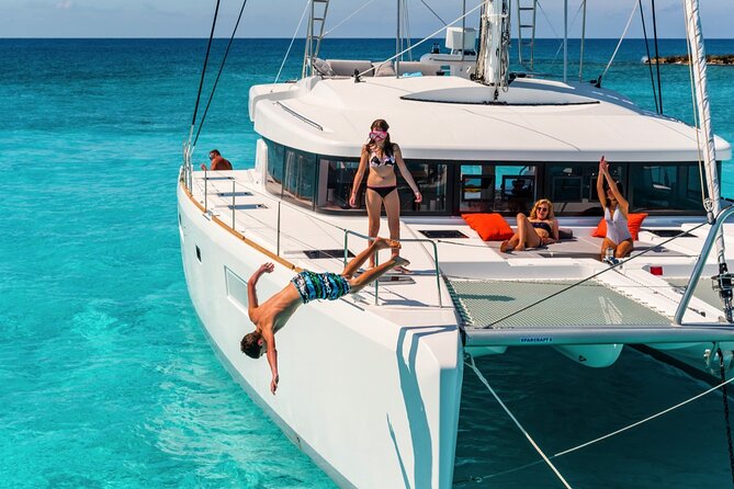Catamaran Tour to Isla Mujeres from Cancún with Bar and Lunch - When Crowds Matter: Comfort, Seating, and Snorkel Quality