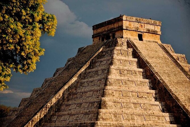 Chichen Itza and Dos Cenotes Experience from Cancun - Chichén Itzá with a Mayan culture specialist: what you should look for