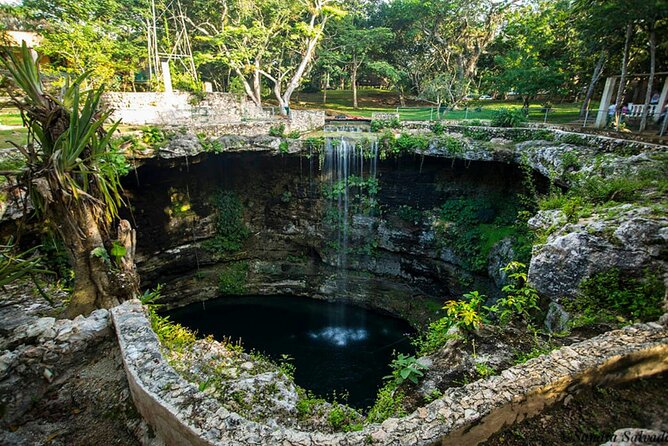Chichen Itza, Cenote Sagrado and Valladolid from Cancun - Guide Style and Group Size: What Up To 55 People Feels Like