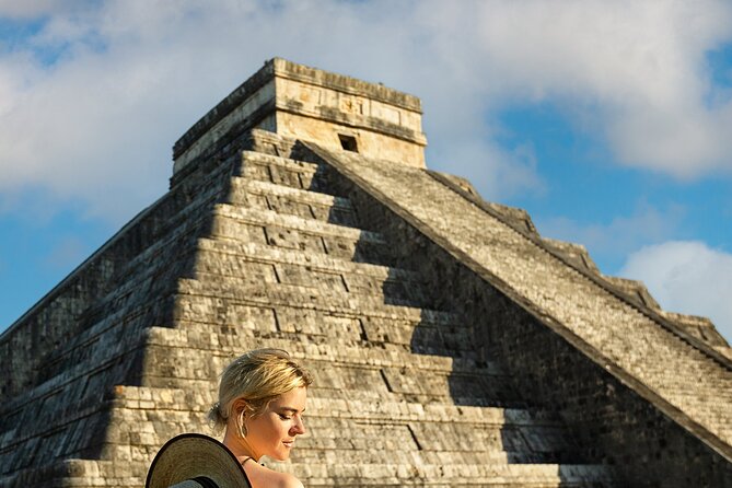 Chichen Itza Deluxe All Inclusive Tour with Cenote & Valladolid - Onboard comforts: box lunch, sodas, and beer