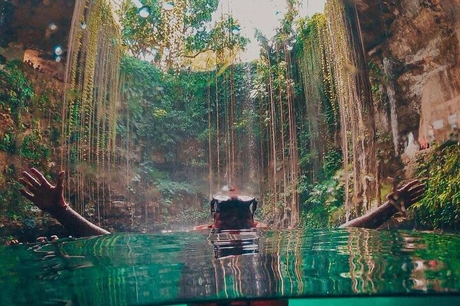 Chichen itza Deluxe Ancestral Cenotes Ik-il and Suytun - Stop 4: Valladolid mini-stop and a quick church visit