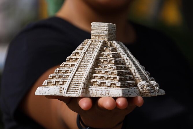 Chichen Itza Exclusive Tour, Cenote, Magical Town & Buffet - Valladolid Pueblo Mágico: a quick square visit that helps you reset
