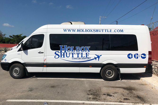Chiquila Cancun Airport Private Shuttle 1 to 3 Person - The ride itself: comfort for small groups, with a real-life stop