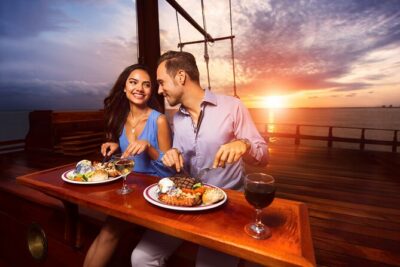 Columbus Romantic Dinner in Cancún - How the 2.5-Hour Cruise Plays Out in the Hotel Zone