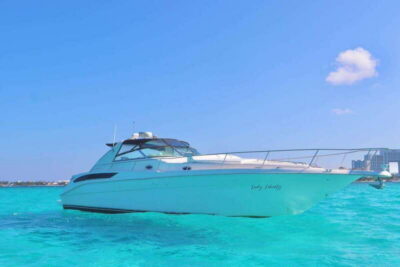 Cruising paradise in a luxury yacht in Cancun - What the lagoon-to-sea cruise looks like (and how to time your photos)