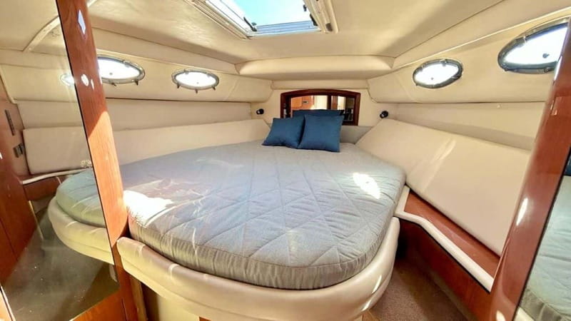 Cruising paradise in a luxury yacht in Cancun - VIP crew service: what dedicated captain and guide mean for you