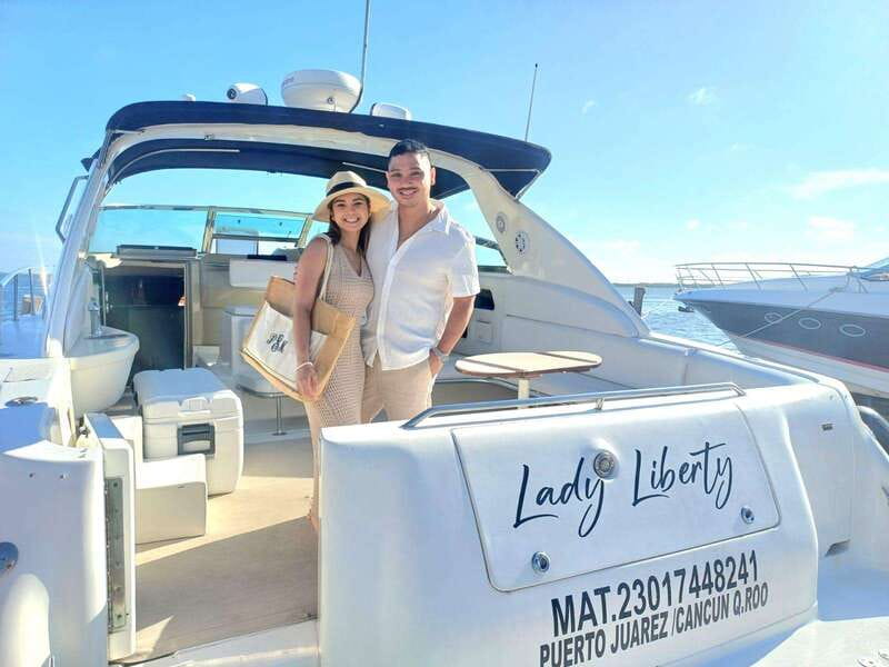 Cruising paradise in a luxury yacht in Cancun - Who this Cancun luxury yacht tour fits best