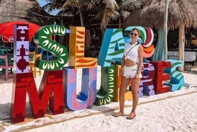 Deluxe Catamaran to Isla Mujeres, with Drinks, Snorkel & Buffet - Boarding the Deluxe Catamaran: Guides, Entertainers, and the Drink Plan