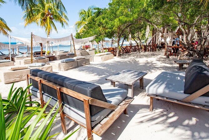 Deluxe Catamaran tour to Isla Mujeres with Open Bar and Lunch - Isla Mujeres Downtown in One Hour: What You Can Realistically Do
