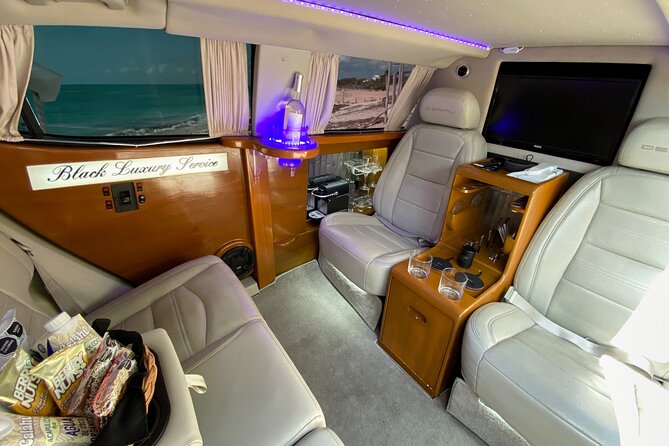 Deluxe GMC Limousine from CUN Airport to Playa Mujeres - If your flight timing or pickup goes wrong