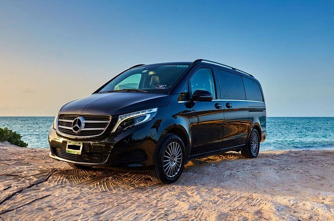 Departures in Mercedes Benz from Playa Mujeres to Cancun Airport - Pickup at your hotel lobby: the 10-minute reality check